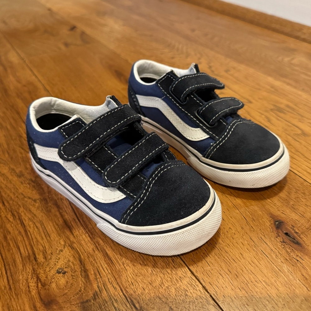 Vans Old Skool V Shoe, toddler size 8.5, navy